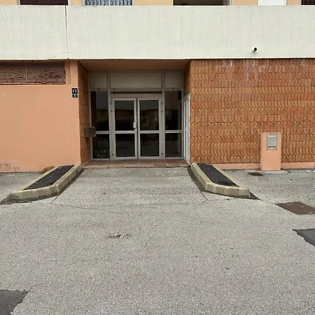 T2 A Cote De La Quartier Des Quilles *
